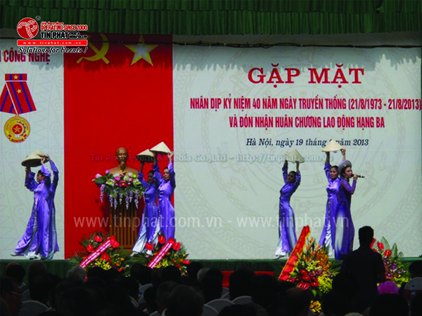 Lễ đón nhận huy chương